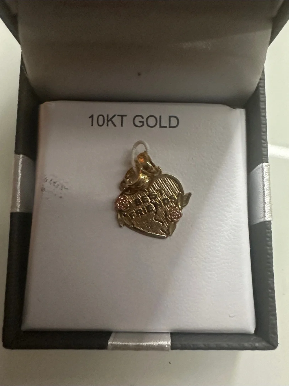 10KT Gold Heart 'Best Friends' Charm Pendant - Picture 1 of 2